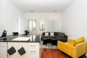 Shenkin Street 1BR Apartment